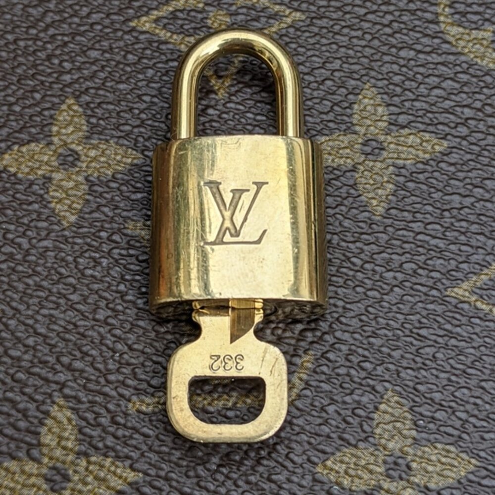 ❤️🦄 Authentic Louis Vuitton Gold Lock & Key Matching Set (#332)